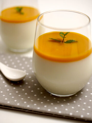 Leichtes Sommerdessert mit Buttermilch