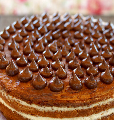 Schokotörtchen mit Tupfen als "naked cake"