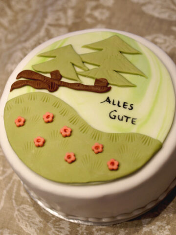 Torte mit Fondant; Thema "Wald" und "Wiese"