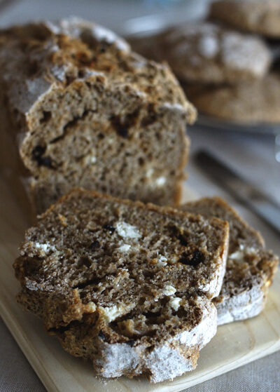 Vollkornbrot mit getrockneten Tomaten