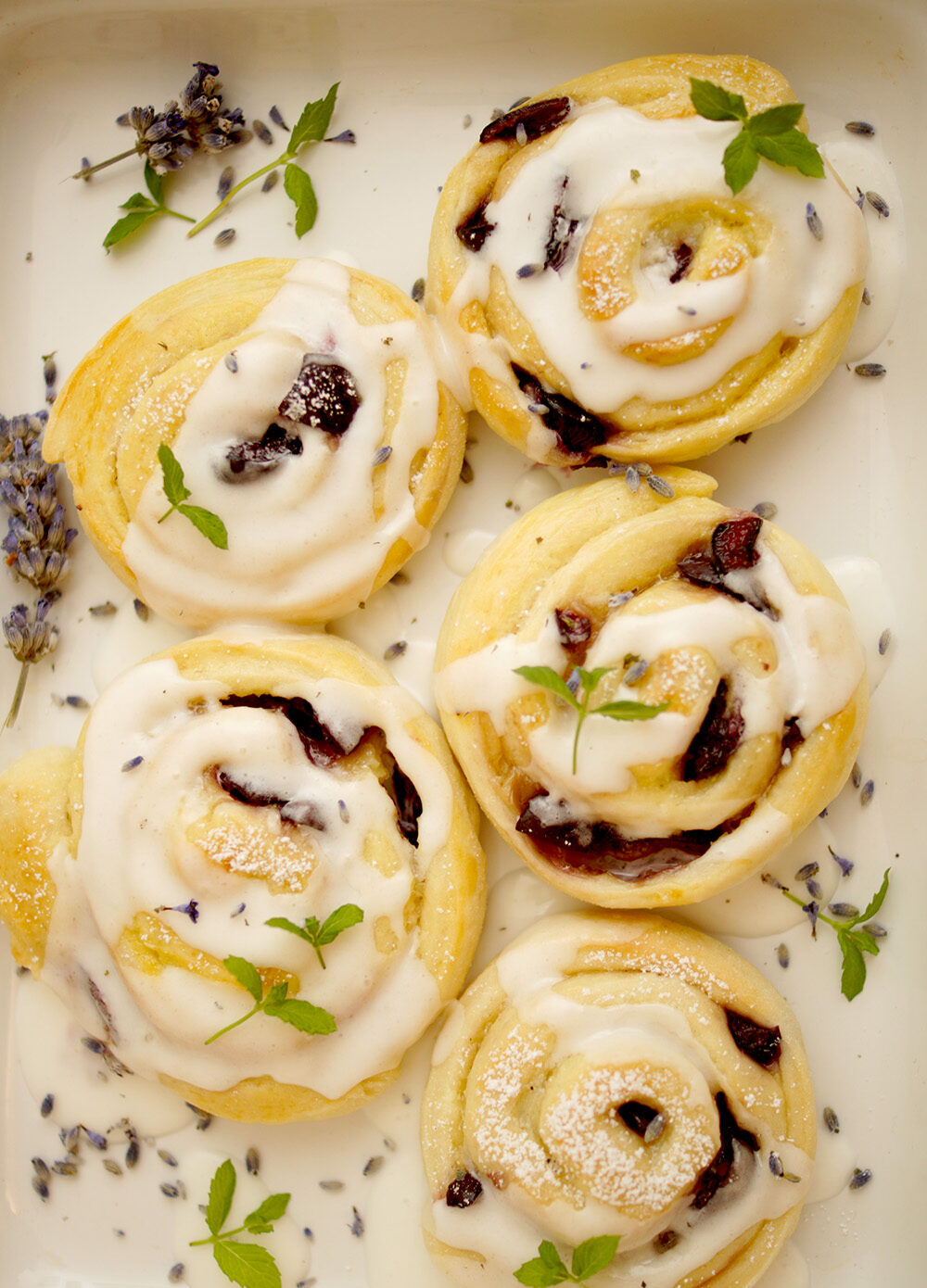 Pudding-Schnecken mit Kirschen