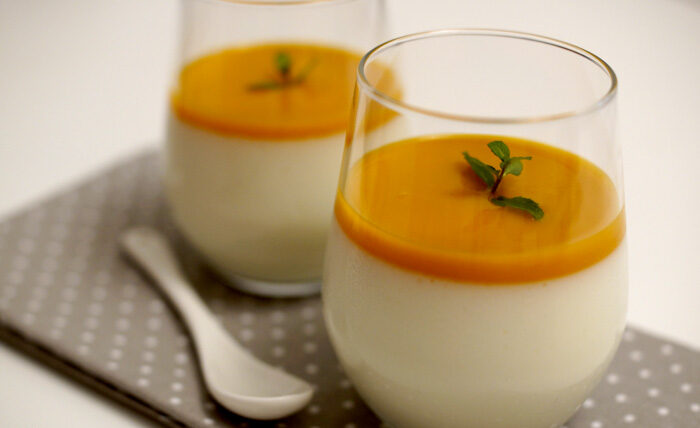 Leichtes sommerliches Dessert mit Buttermilch