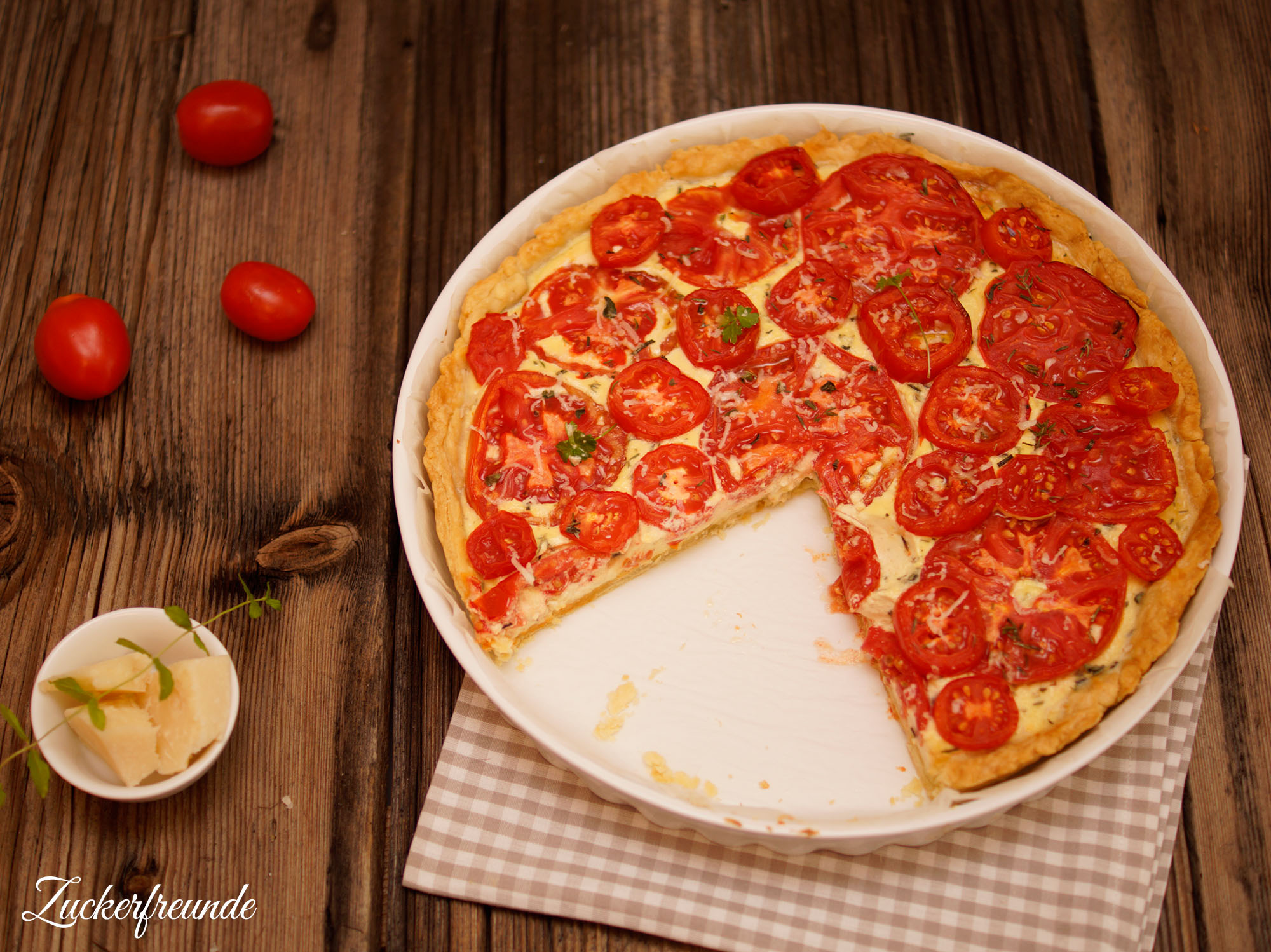 Mürbeteig-Tarte mit Tomaten