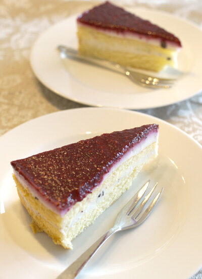 Kokos Joghurt Torte mit Waldbeerspiegel 26cm Form