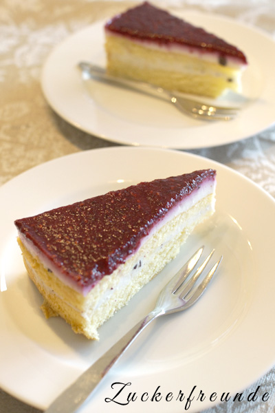 Kokos JoghurtTorte mit Waldbeerspiegel