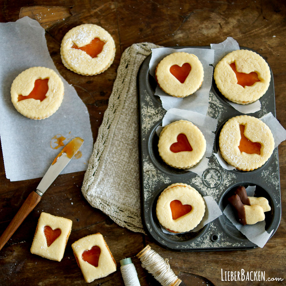 Linzer Kekse mit Hagebutten-Marmelade