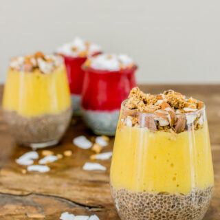 Chia-Pudding: Himbeer-Kokos und Mango-Banane