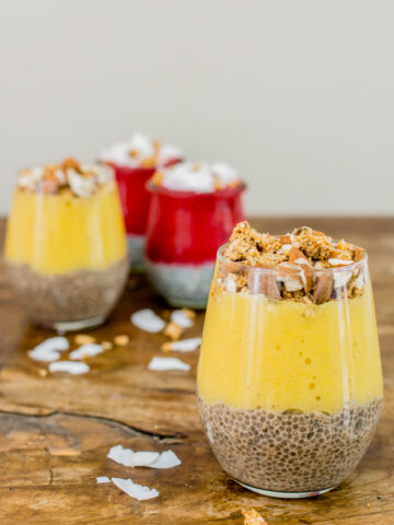 Chia-Pudding: Himbeer-Kokos und Mango-Banane