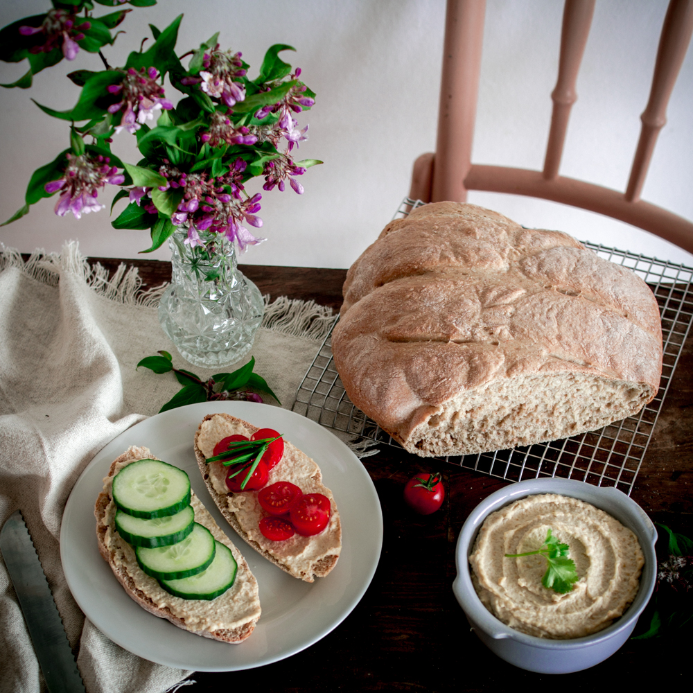 Dinkelbrot mit Hummus-11