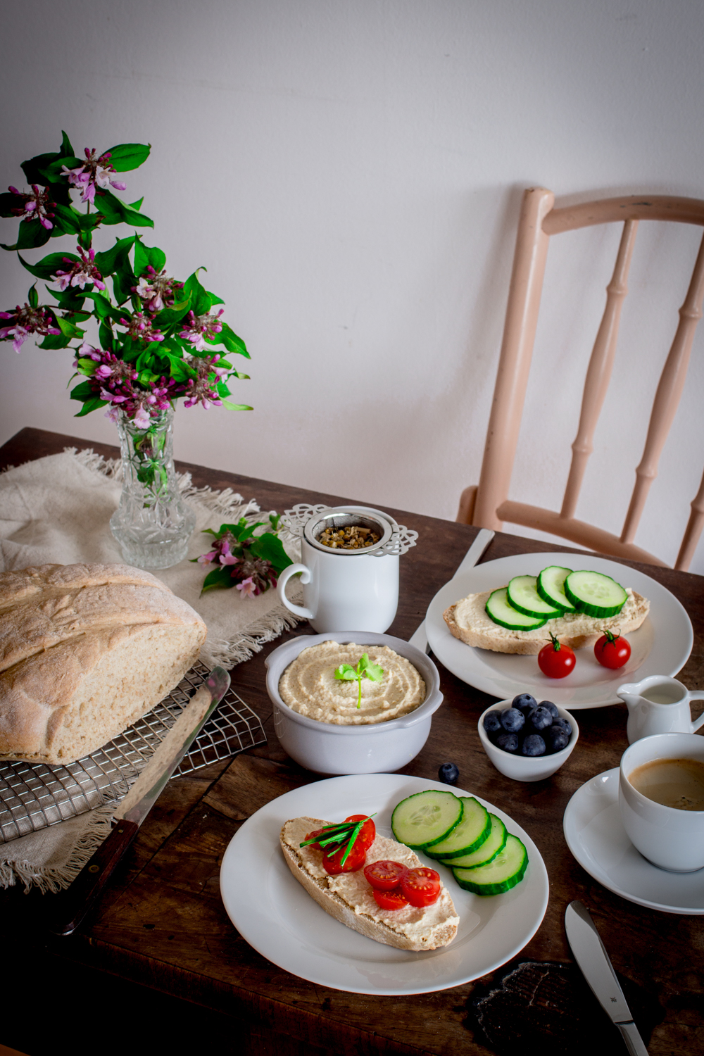 Dinkelbrot mit Hummus-2