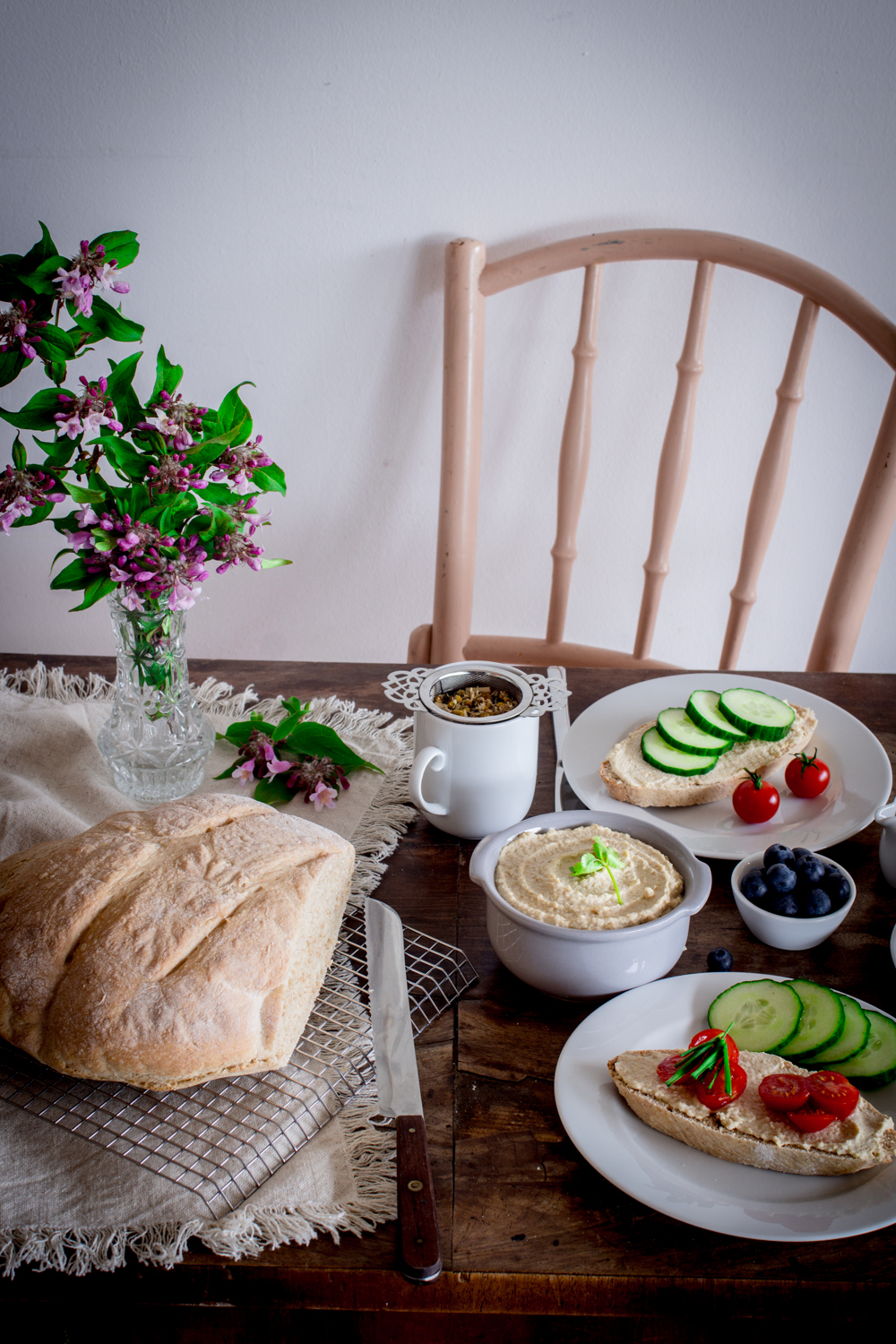 Dinkelbrot mit Hummus-3