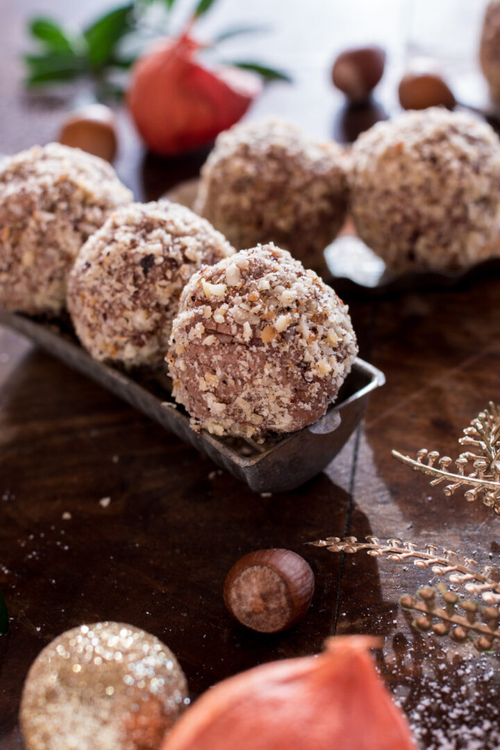 #Winterbacken: Weihnachtliche Schoko-Haselnuss Pralinen - LieberBacken