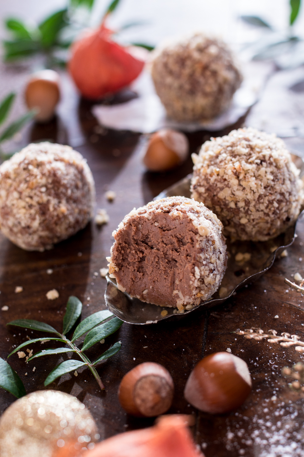 #Winterbacken: Weihnachtliche Schoko-Haselnuss Pralinen - LieberBacken