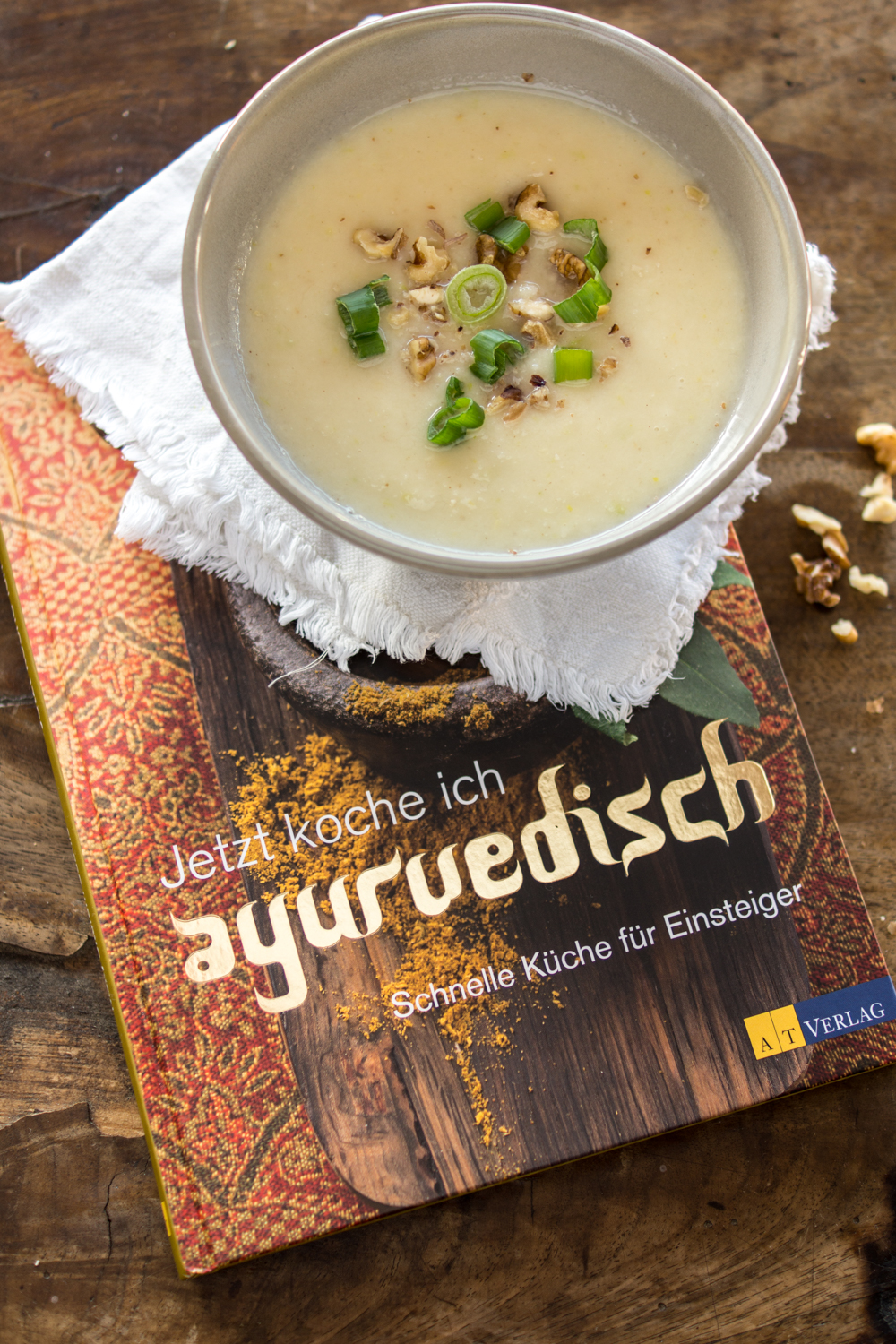 Ingwer-Pastinakensuppe & Buchrezension "Jetzt koche ich ayurvedisch"