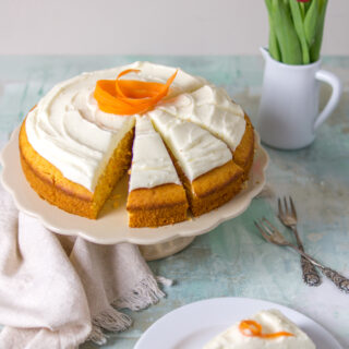 Karottenkuchen mit Frischkäse-Creme