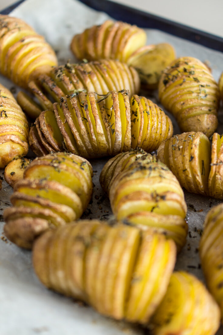 Einfache Grillbeilage - Ofenkartoffeln mit Kräutern