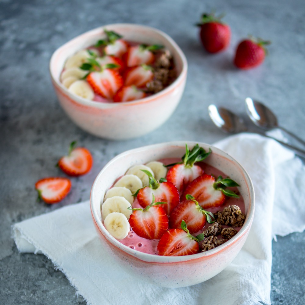 Smoothie Bowl mit Erdbeeren