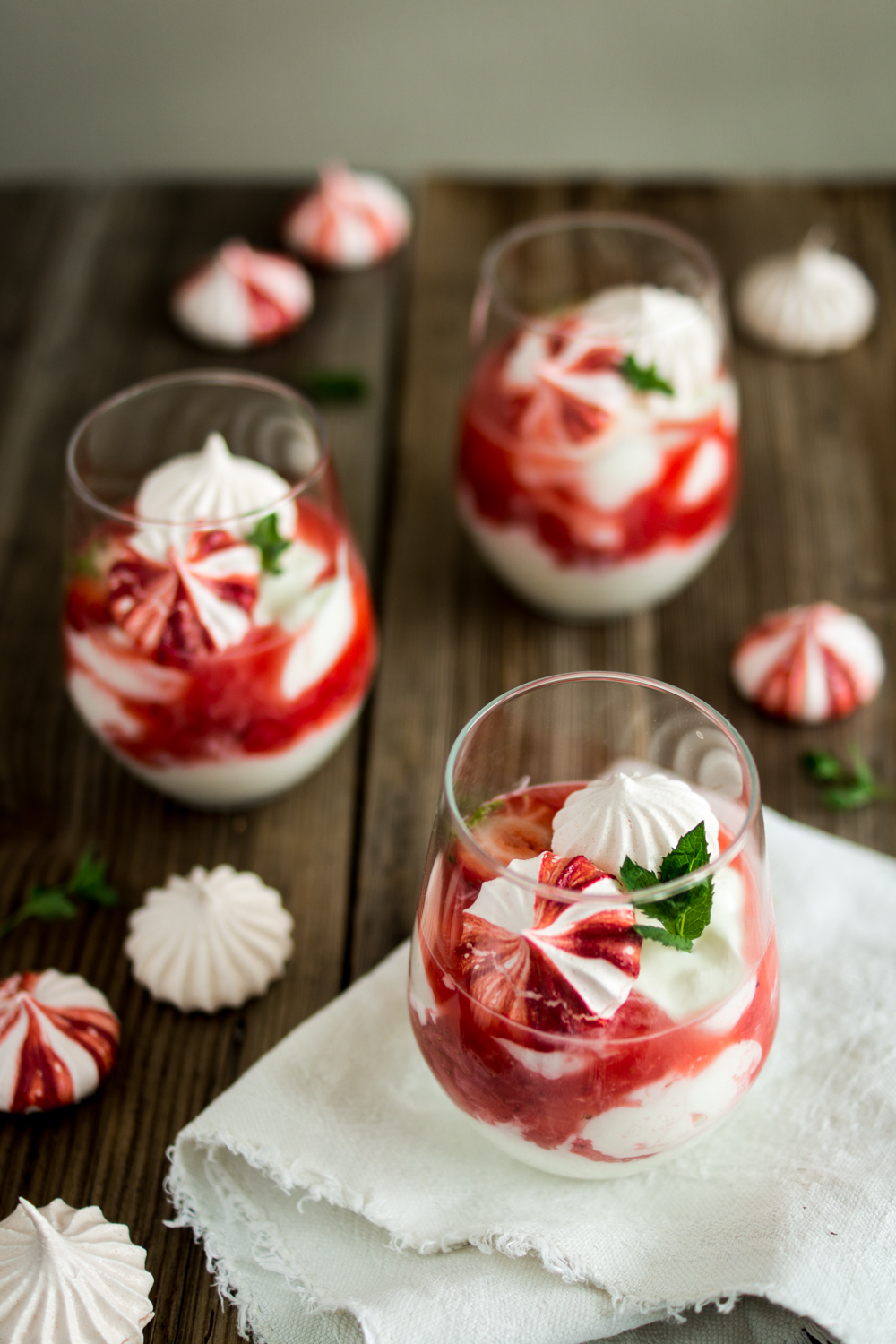 Sommerliches Dessert mit Baiser