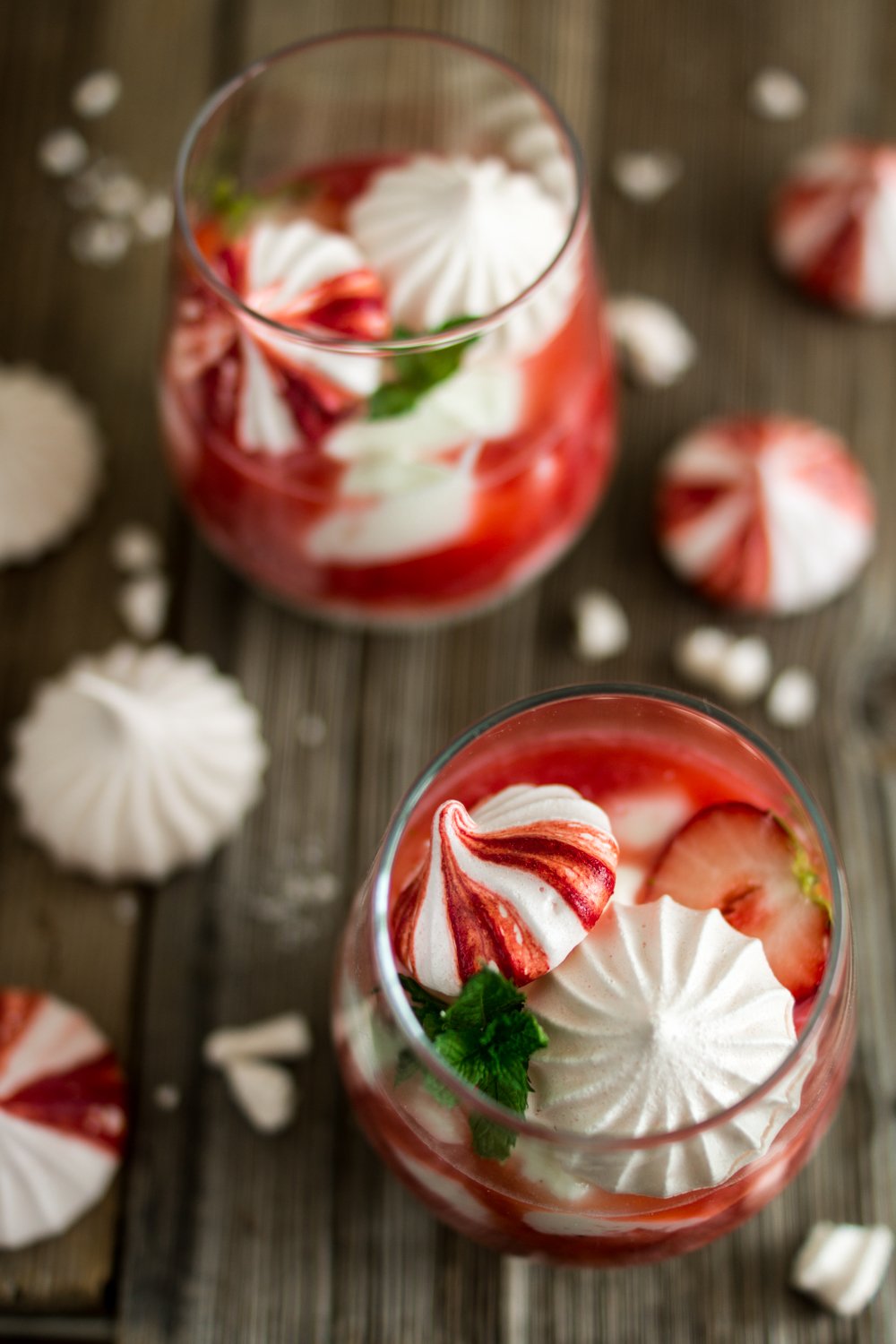 Sommerliches Erdbeer-Dessert mit Baiser