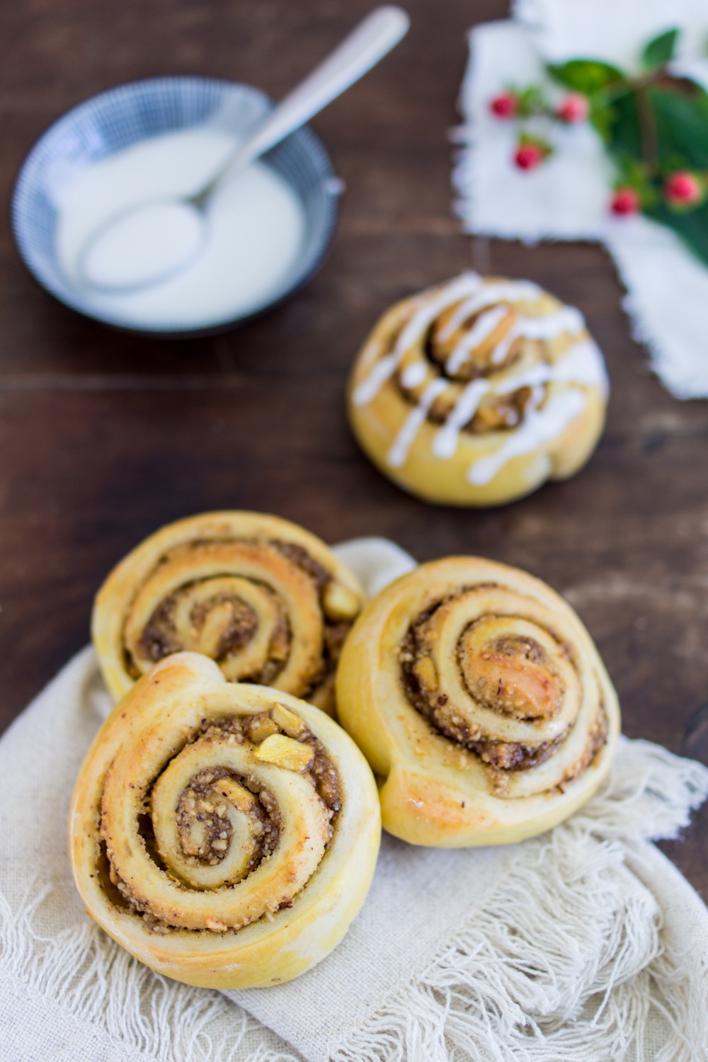 Herbstliche Nuss-Schnecken mit Apfelstücken