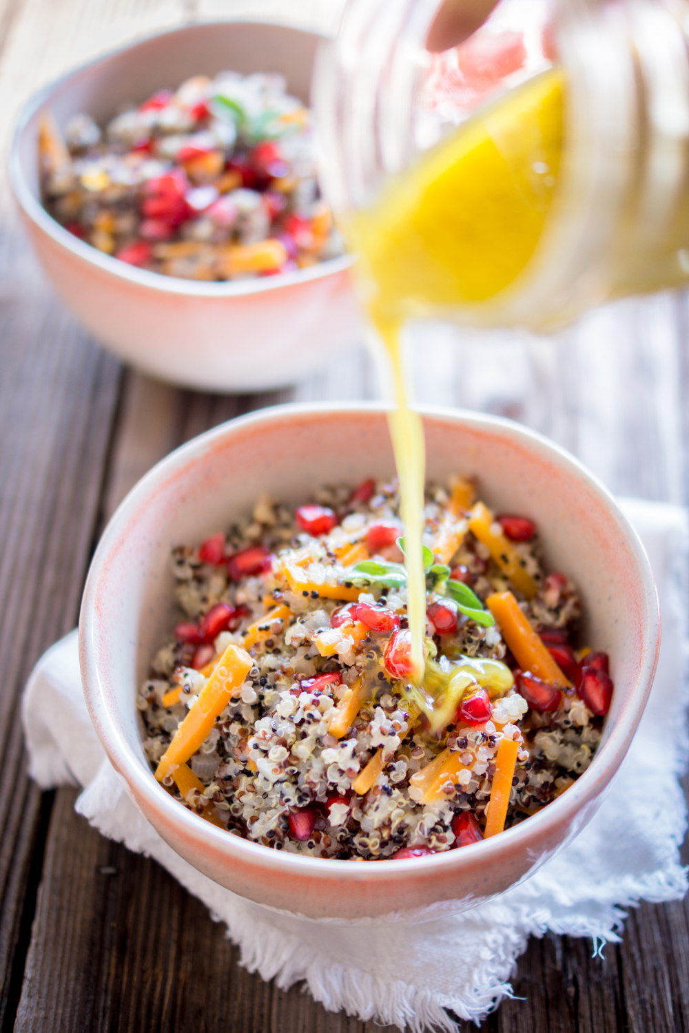 Quinoa Bowl mit Zitronen-Senf Dressing