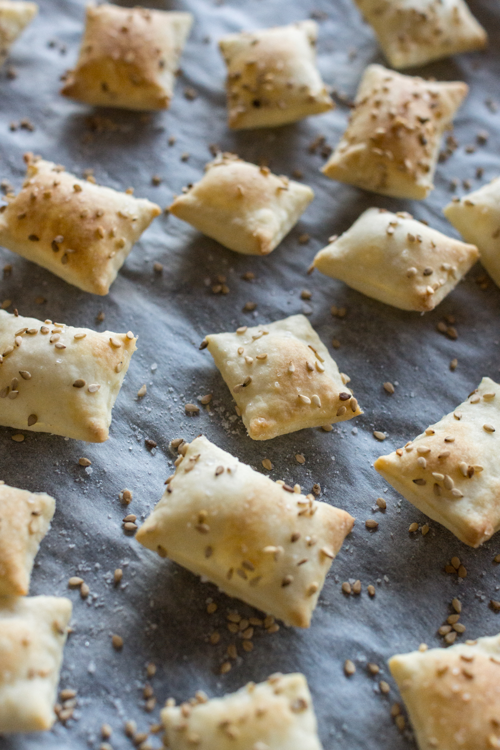 Fingerfood: Sesam-Cracker - sehr einfaches Rezept & schnell gemacht