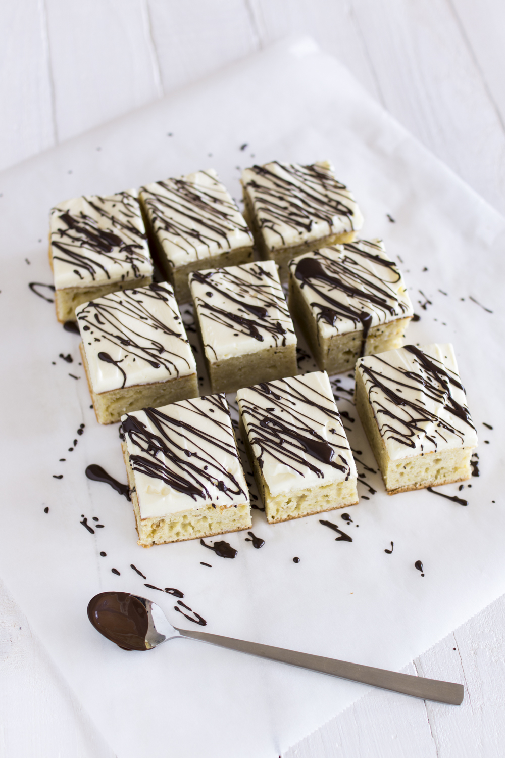 Bananenkuchen mit Creme und Schokolade