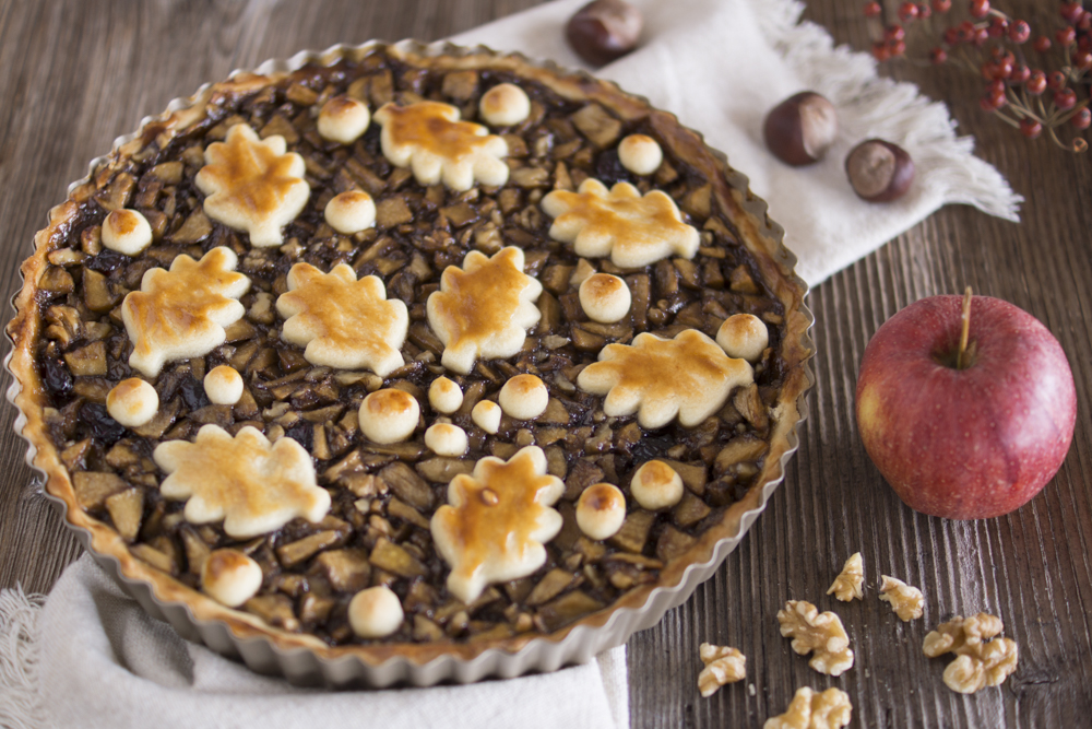 Süße Tarte mit Äpfeln und Walnüssen - leckeres Rezept