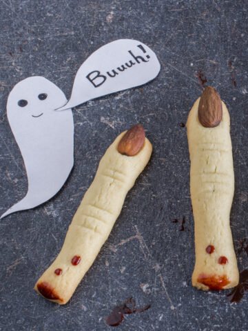 Halloween Kekse: Hexenfinger mit essbarem Kunstblut