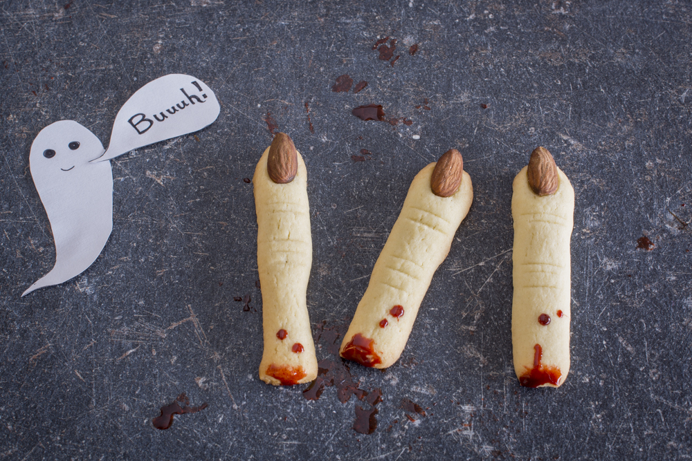 Backen für Halloween - schaurig schöne Hexenfinger mit essbarem Kunstblut