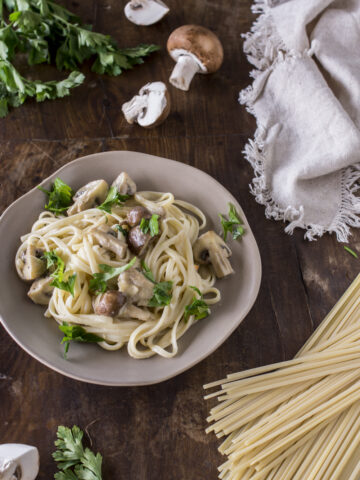 Einfaches Nudelrezept: Linguine mit Champignonrahmsauce