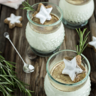 Weihnachtliches Dessert im Glas: Spekulatius-Panna Cotta