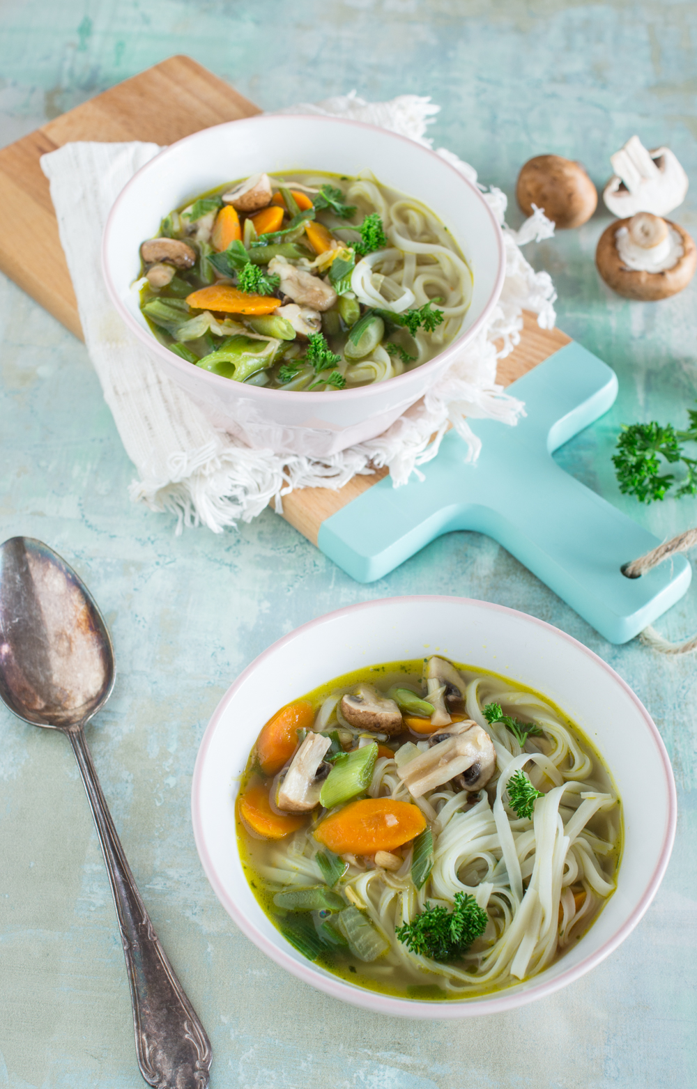 Asiatische Reis-Bandnudel-Suppe mit Gemüse | leckeres Rezept