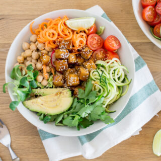 Veggie Bowl - leckeres Rezept für Tofu mit Teriyaki-Sauce