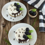 Kühlschrank-Törtchen: no-bake Dessert mit Brombeeren