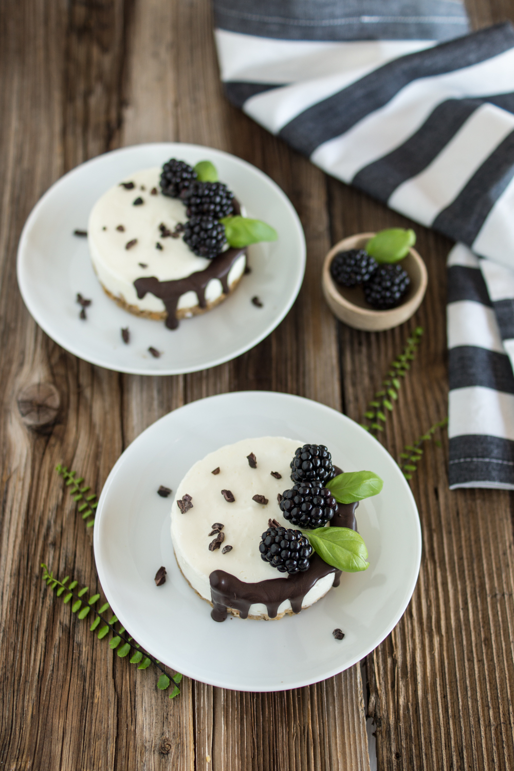 Kühlschrank-Törtchen: no-bake Dessert mit Brombeeren