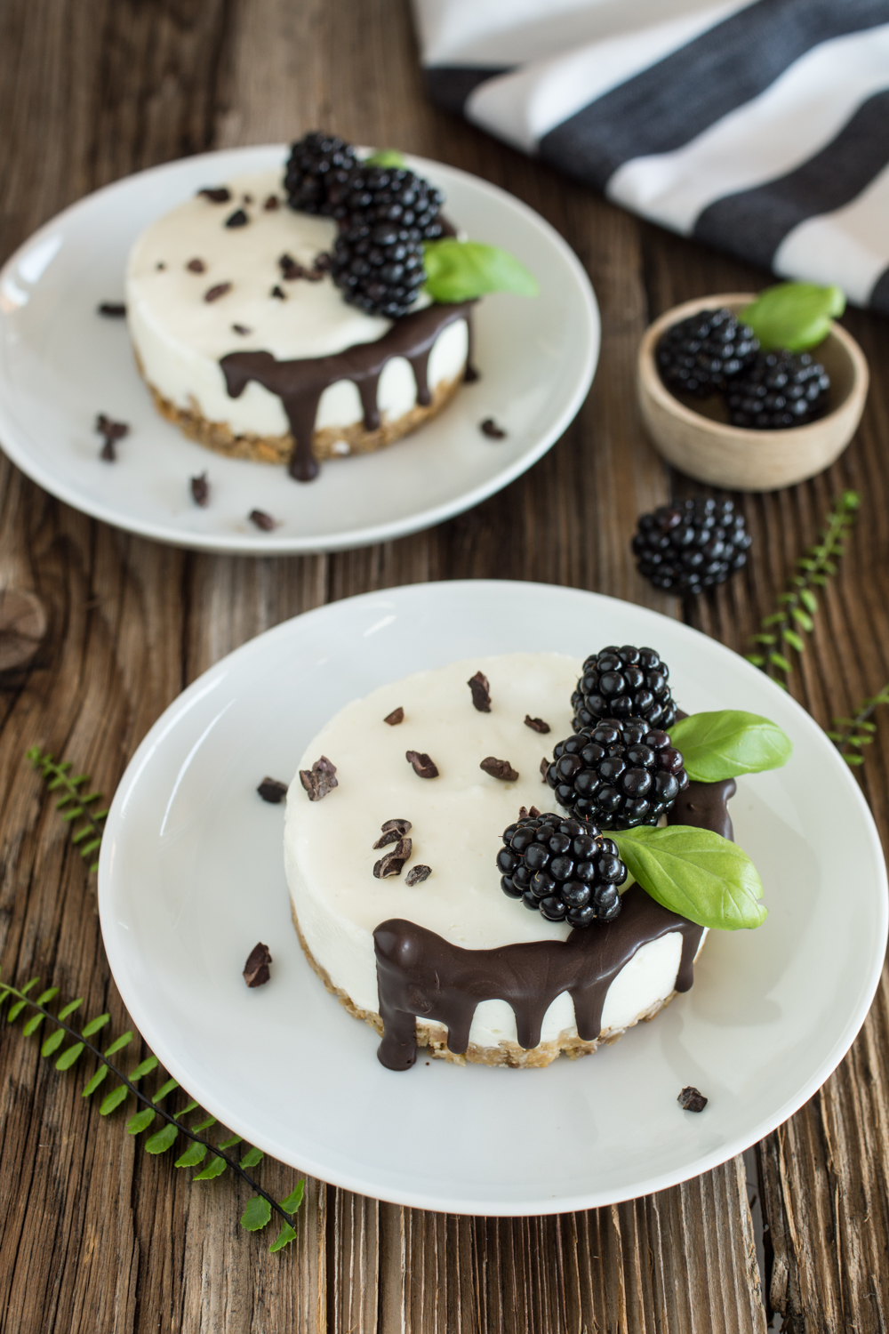 Sommerliche Mini-Törtchen mit Brombeeren