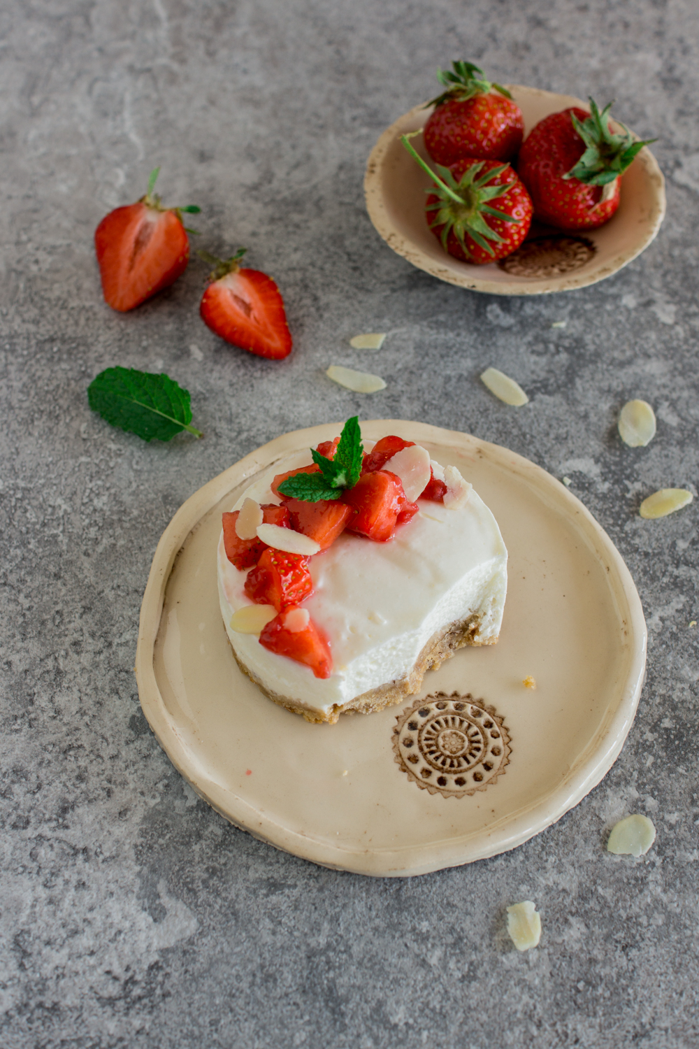 Erdbeer Törtchen | Sommerliche Mini-Törtchen mit Keksboden