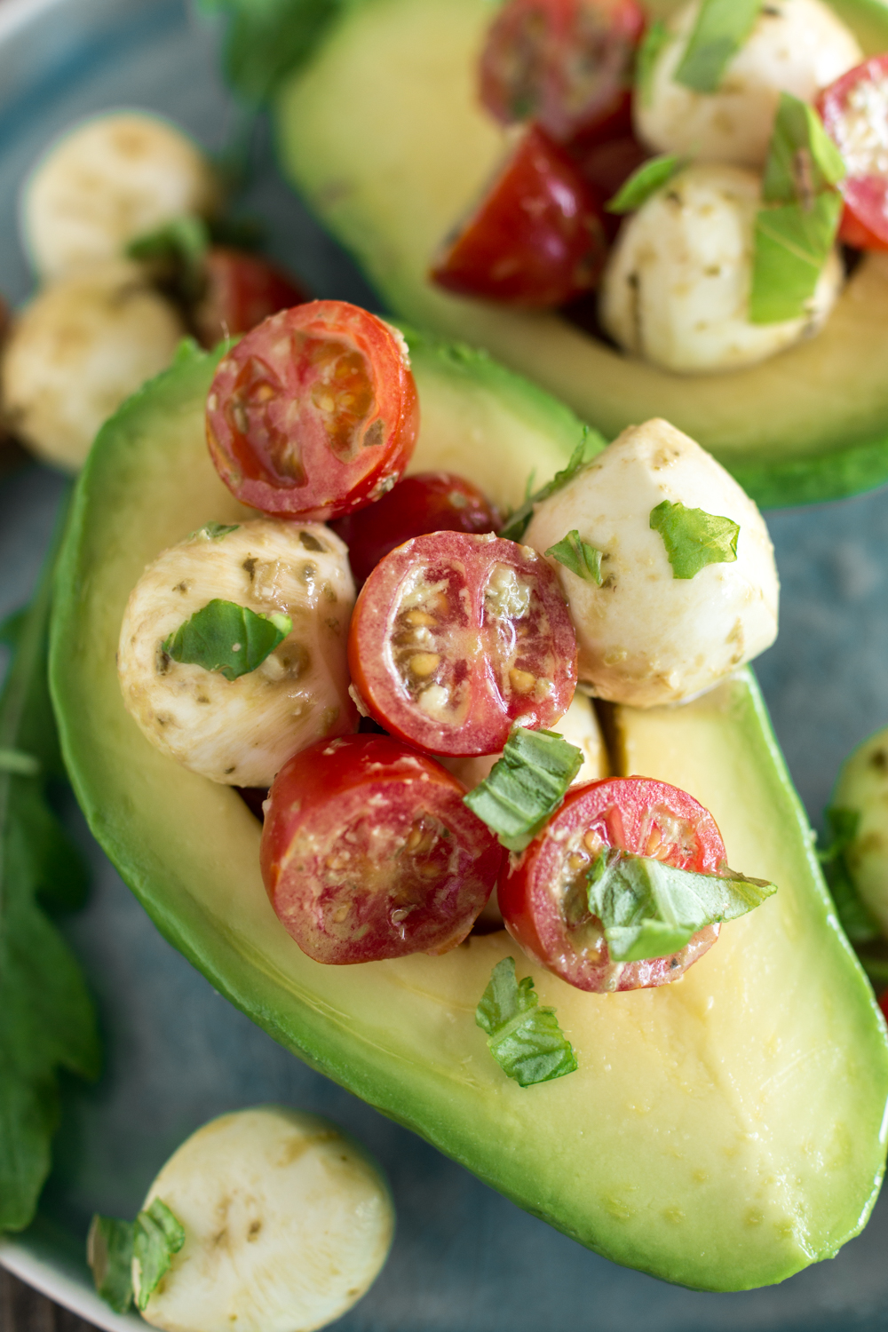 Caprese Salat mit Avocado | 10 Minuten Gericht | Sommerliche Rezepte