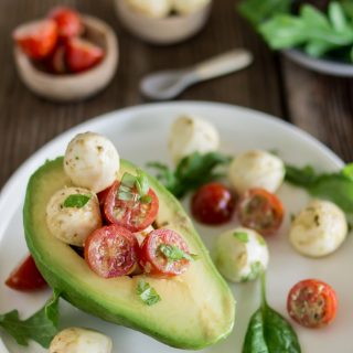 Avocado Caprese | 10 Minuten Gericht | Salatideen - schnelles Rezept