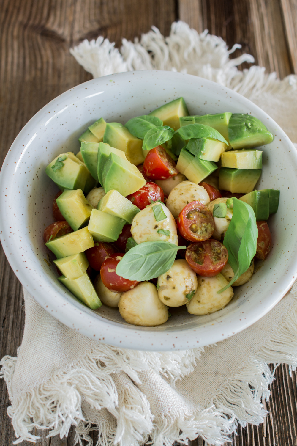 Avocado Caprese Bowl | salad ideas - easy recipe | Sommerlicher Salat in nur 10 Minuten