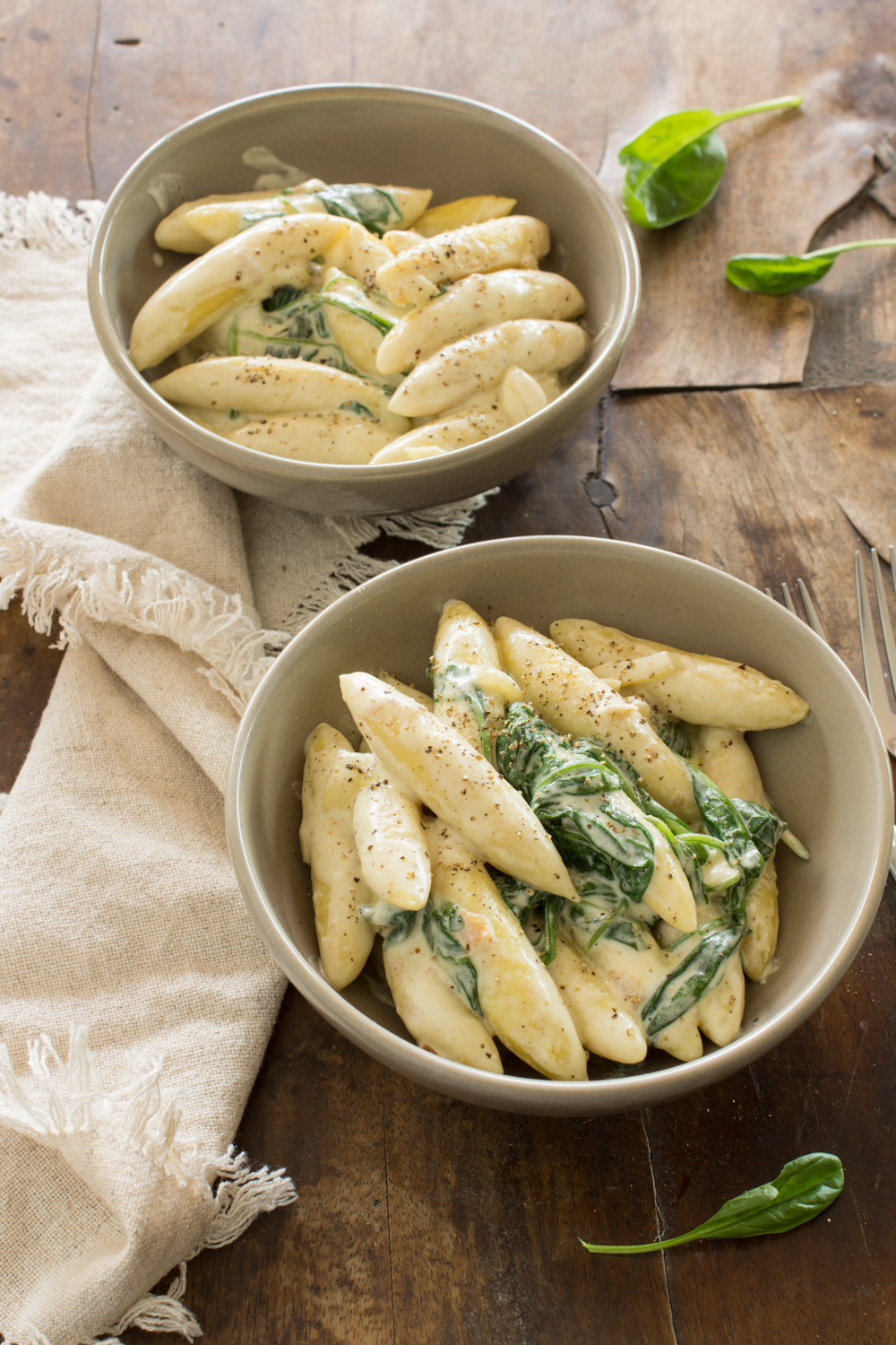 15 Minuten Pfanne: Cremige Schupfnudeln mit Blattspinat | Schnelles und leckeres Rezept