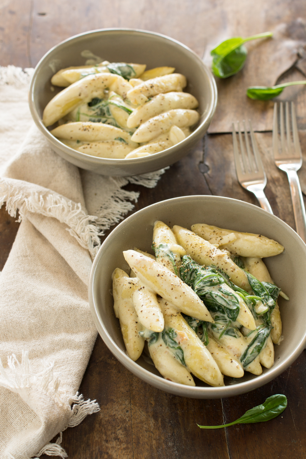 Schnelles Rezept: 15 Minuten Pfanne - Cremige Schupfnudeln mit Spinat