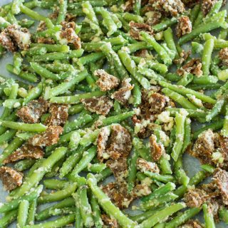 Mediterrane Buschbohnen aus dem Ofen mit Parmesan und getrockneten Tomaten | Leckeres vegetarisches Rezept