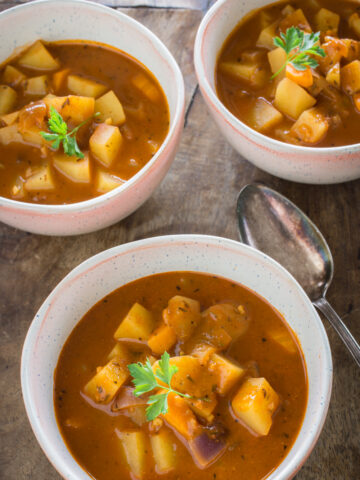 Vegetarisches Kartoffelgulasch | Tolles Rezept zum Ausdrucken!