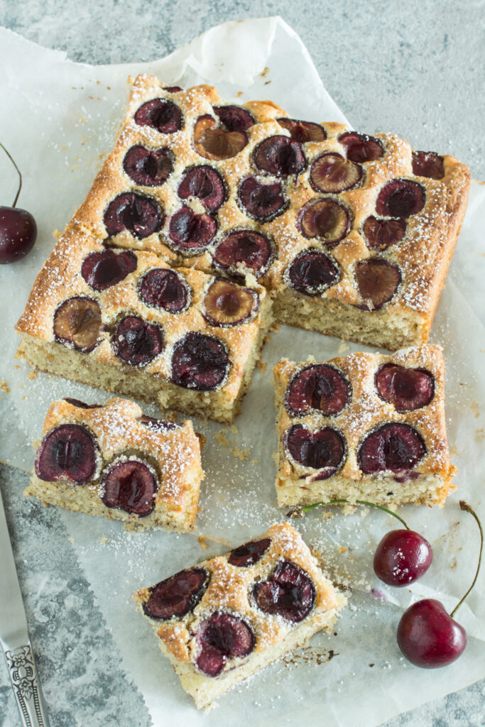 Saftiger Kirschkuchen | Einfaches Rezept - LieberBacken