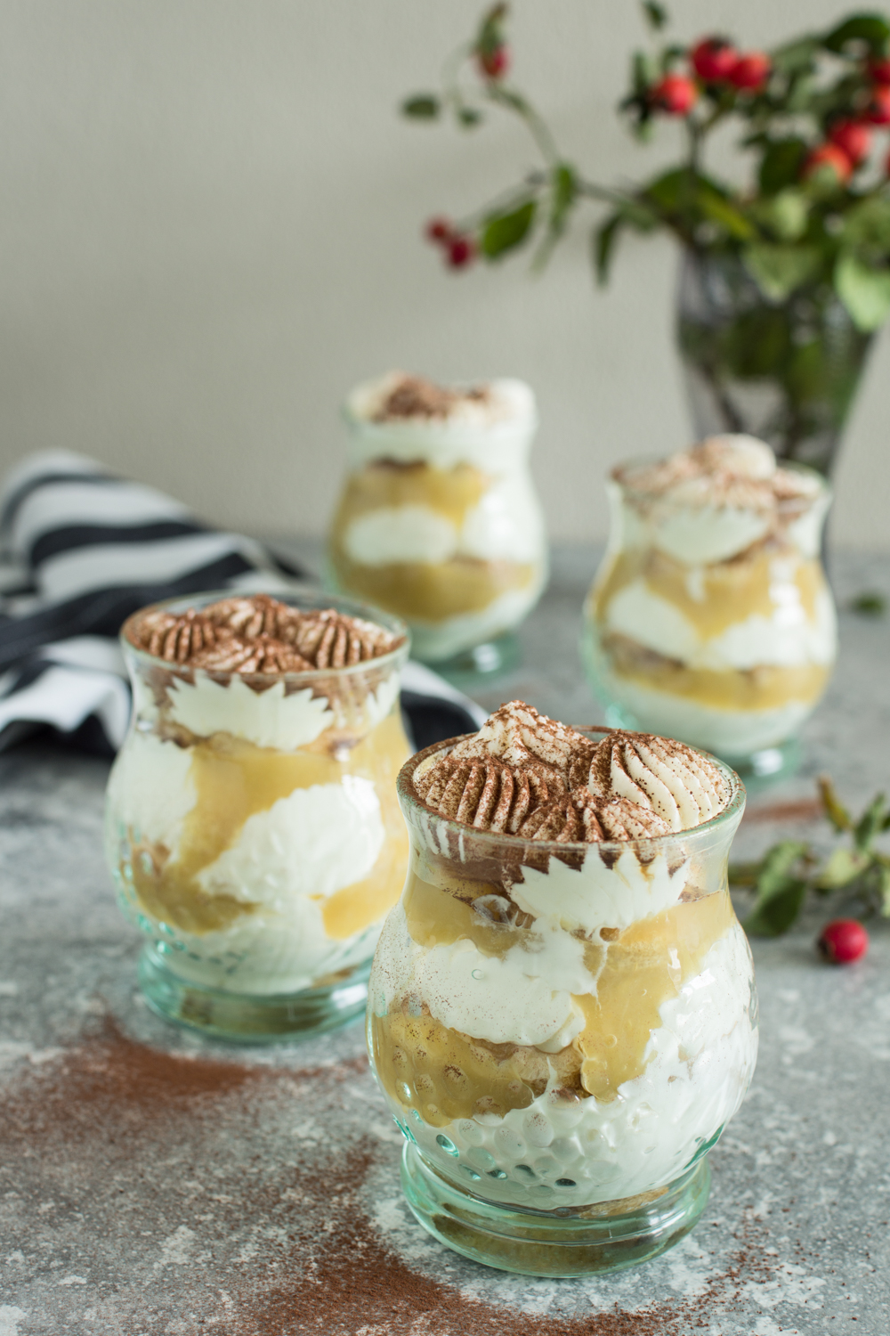 Apfel-Tiramisu im Glas - einfaches Dessert im Glas