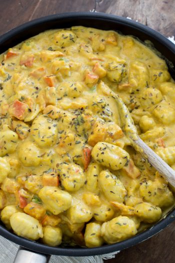 Cremige Gnocchi-Pfanne mit Kürbis und Curry - LieberBacken Cremige Gnocchi-Pfanne mit Kürbis und Curry - LieberBacken