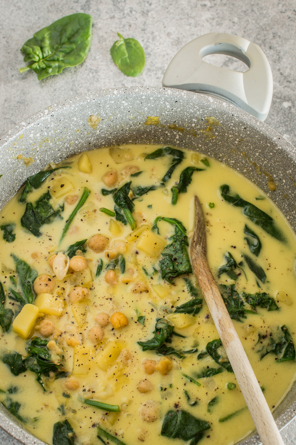 Kichererbsen-Gulasch | Leckeres One-Pot Rezept