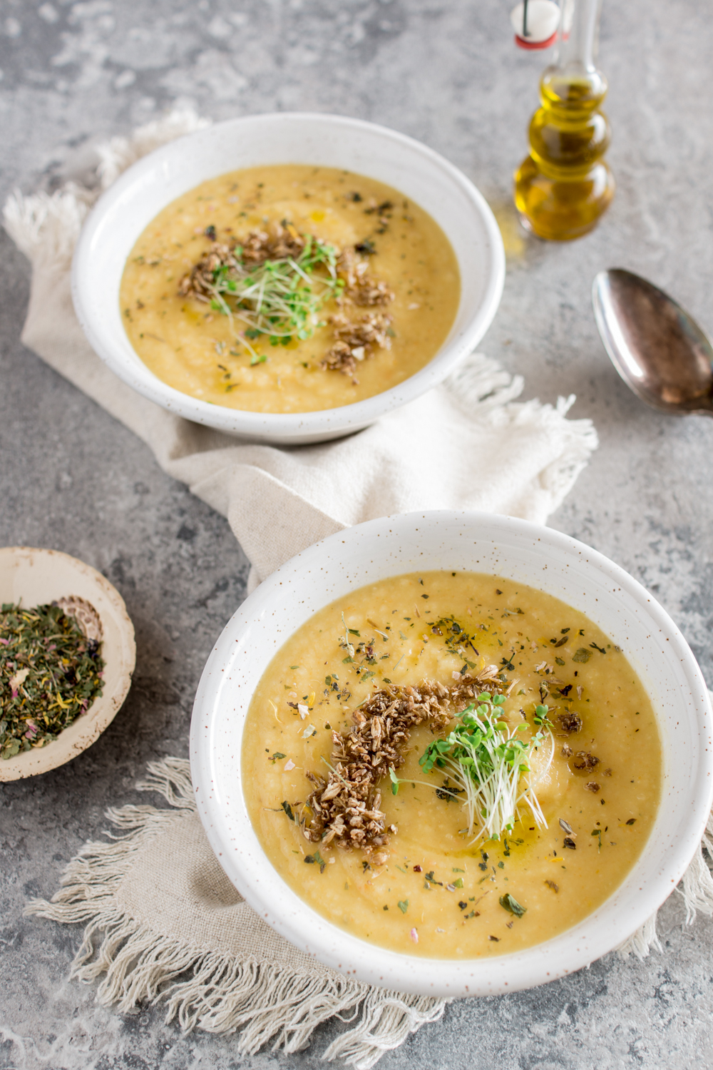 Einfache Selleriesuppe - erfrischend, würzig und einfach